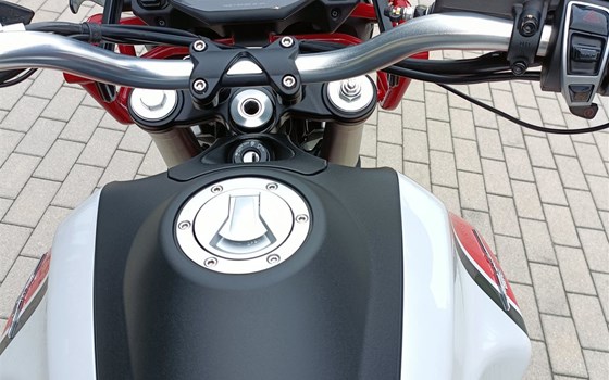 Gebrauchtmotorrad Moto Guzzi V85 TT Evoactive Graphics - Bild 13 Gebrauchtmotorrad Moto Guzzi V85 TT Evoactive Graphics - Bild 13
