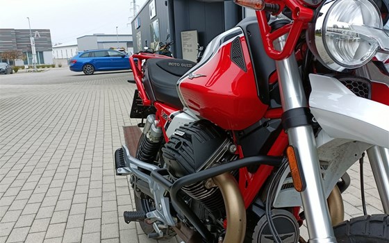 Gebrauchtmotorrad Moto Guzzi V85 TT Evoactive Graphics - Bild 3 Gebrauchtmotorrad Moto Guzzi V85 TT Evoactive Graphics - Bild 3