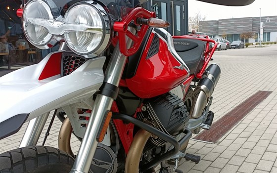Gebrauchtmotorrad Moto Guzzi V85 TT Evoactive Graphics - Bild 6 Gebrauchtmotorrad Moto Guzzi V85 TT Evoactive Graphics - Bild 6