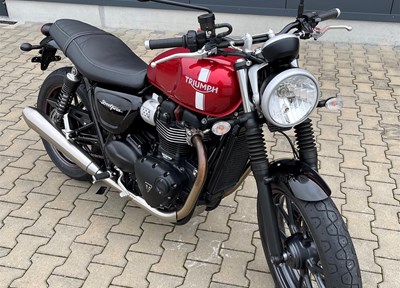 GEBRAUCHTFAHRZEUG Triumph Street Twin