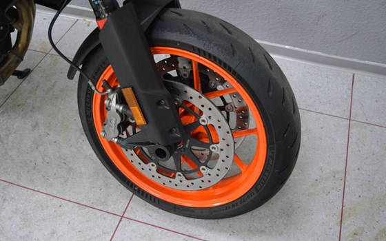 Gebrauchtmotorrad KTM 890 SMT - Bild 4