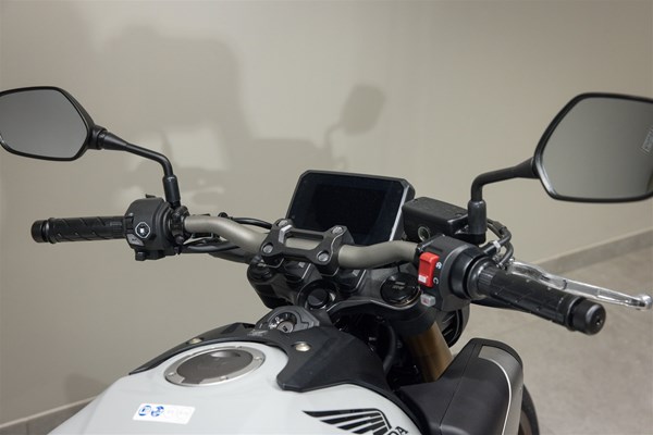 Honda CB650R E-Clutch (matt silber) - Bild 8
