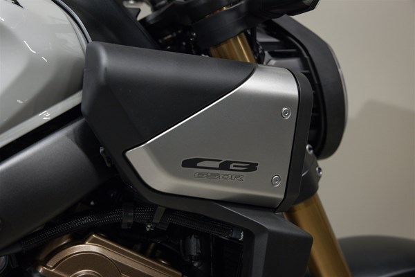 Honda CB650R E-Clutch (matt silber) - Bild 9