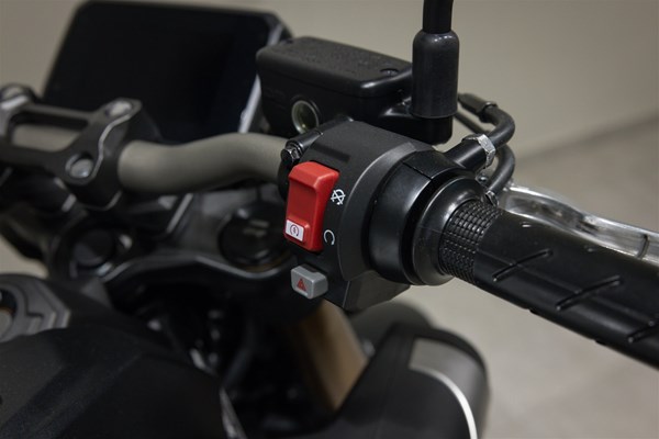 Honda CB650R E-Clutch (matt silber) - Bild 10