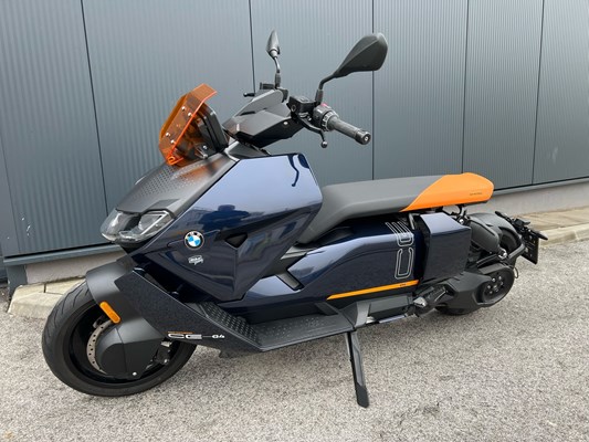 BMW CE 04 (imperial-blau metallic) - Bild 2