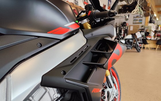 Neufahrzeug Aprilia RSV4 1100 - Bild 10 Neufahrzeug Aprilia RSV4 1100 - Bild 10