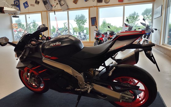 Neufahrzeug Aprilia RSV4 1100 - Bild 5 Neufahrzeug Aprilia RSV4 1100 - Bild 5