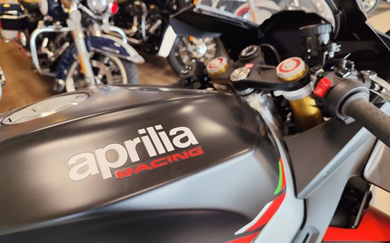 Neufahrzeug Aprilia RSV4 1100 - Bild 8 Neufahrzeug Aprilia RSV4 1100 - Bild 8