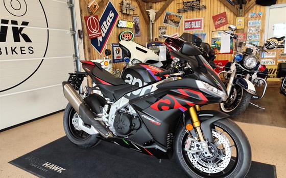Neufahrzeug Aprilia RSV4 1100 Factory - Bild 2 Neufahrzeug Aprilia RSV4 1100 Factory - Bild 2