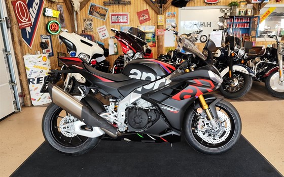 Neufahrzeug Aprilia RSV4 1100 Factory - Bild 3 Neufahrzeug Aprilia RSV4 1100 Factory - Bild 3