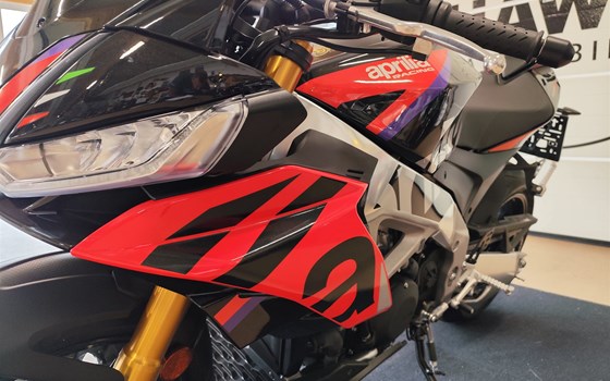 Neufahrzeug Aprilia Tuono V4 1100 Factory - Bild 7 Neufahrzeug Aprilia Tuono V4 1100 Factory - Bild 7