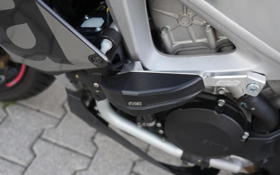 Gebrauchtmotorrad Aprilia Tuono V4 1100 RR - Bild 10