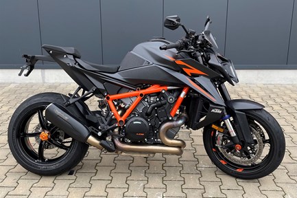 KTM 1390 Super Duke R EVO