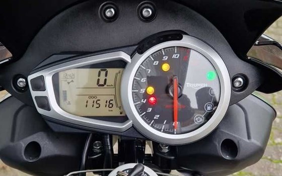Gebrauchtmotorrad Triumph Speed Triple S - Bild 5