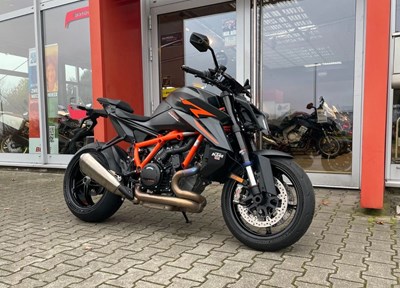 GEBRAUCHTFAHRZEUG KTM 1390 Super Duke R EVO