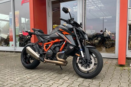 KTM 1390 Super Duke R EVO