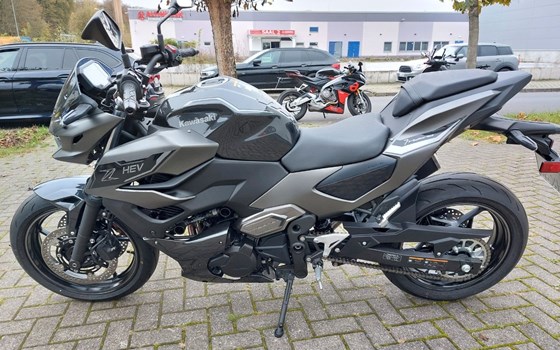 Gebrauchtmotorrad Kawasaki Z7 Hybrid - Bild 11