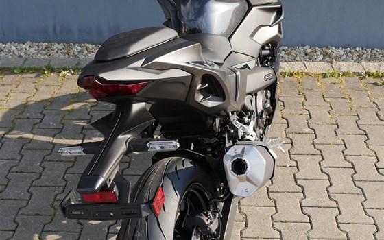 Gebrauchtmotorrad Kawasaki Z7 Hybrid - Bild 8