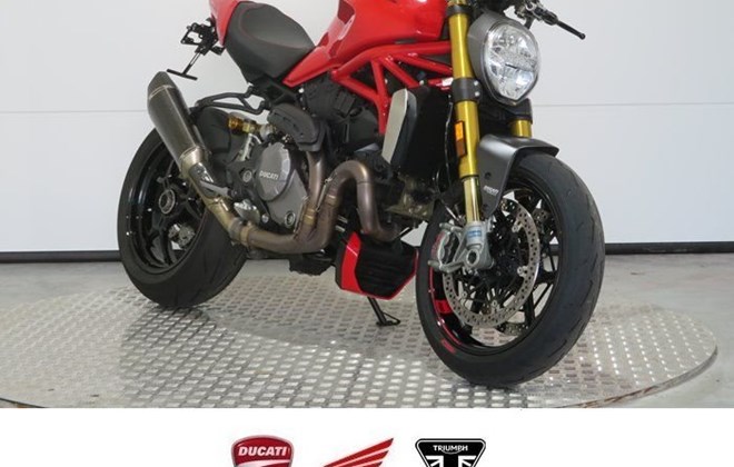 Ducati Monster 1200 S