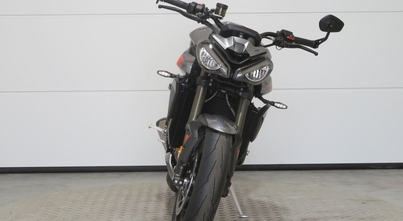 Offer Triumph Street Triple 765 RS