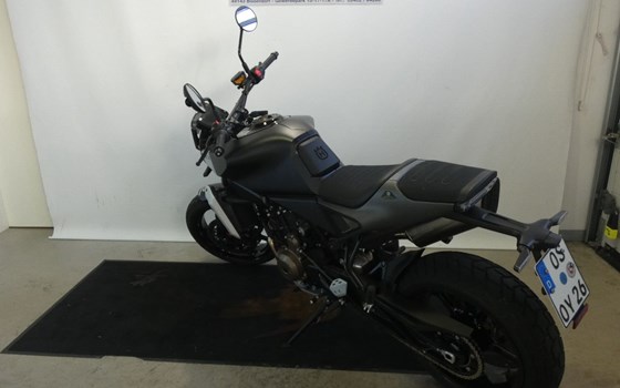 Gebrauchtmotorrad Husqvarna Svartpilen 801 - Bild 4