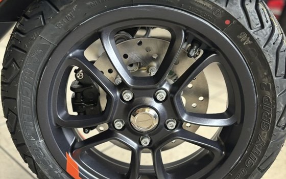 Neufahrzeug Vespa TS - Bild 11