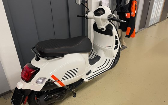 Gebrauchtmotorrad Vespa GTS 125 Super Sport - Bild 3 Gebrauchtmotorrad Vespa GTS 125 Super Sport - Bild 3