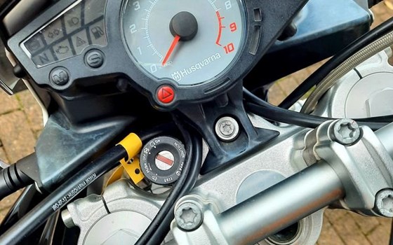 Gebrauchtmotorrad Husqvarna TR 650 Strada - Bild 5