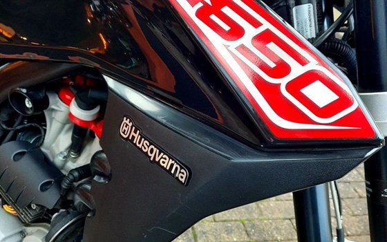 Gebrauchtmotorrad Husqvarna TR 650 Strada - Bild 8