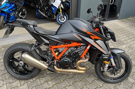 KTM 1390 Super Duke R EVO