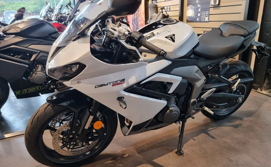 Angebot Triumph Daytona 660 Bild 9: Angebot Triumph Daytona 660