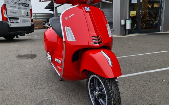 Neufahrzeug Vespa GTS 125 Super - Bild 3 Neufahrzeug Vespa GTS 125 Super - Bild 3