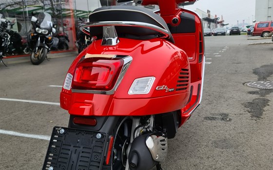 Neufahrzeug Vespa GTS 125 Super - Bild 4 Neufahrzeug Vespa GTS 125 Super - Bild 4