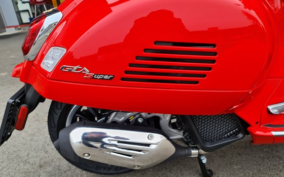 Neufahrzeug Vespa GTS 125 Super - Bild 8 Neufahrzeug Vespa GTS 125 Super - Bild 8