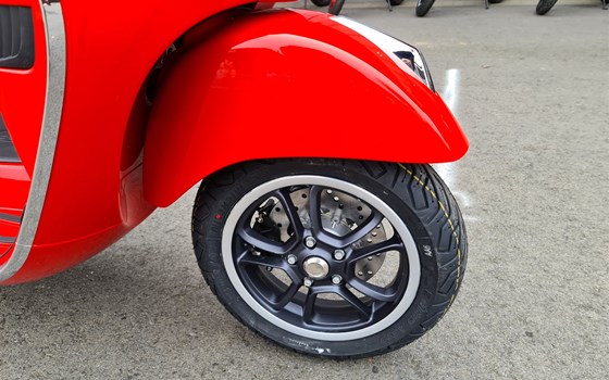 Neufahrzeug Vespa GTS 125 Super - Bild 9 Neufahrzeug Vespa GTS 125 Super - Bild 9