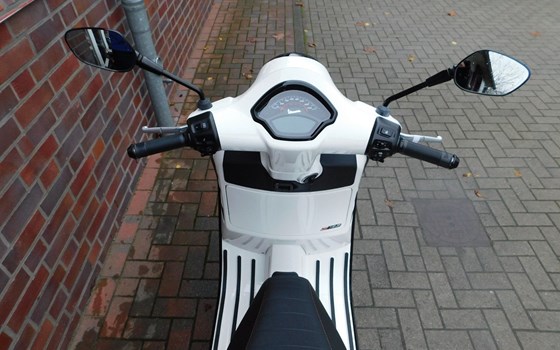 Neufahrzeug Vespa GTS 125 Super Sport - Bild 14