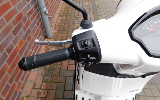 Neufahrzeug Vespa GTS 125 Super Sport - Bild 15