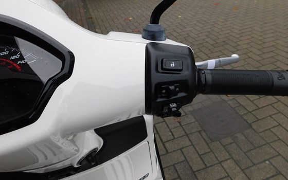 Neufahrzeug Vespa GTS 125 Super Sport - Bild 16