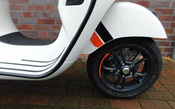 Neufahrzeug Vespa GTS 125 Super Sport - Bild 9
