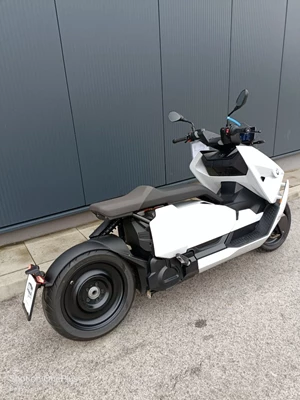 BMW CE 04 (light-white uni) - Bild 3