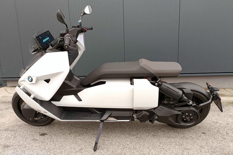 BMW CE 04