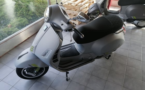 Gebrauchtmotorrad Vespa GTS 300 hpe Super Tech - Bild 1 Gebrauchtmotorrad Vespa GTS 300 hpe Super Tech - Bild 1