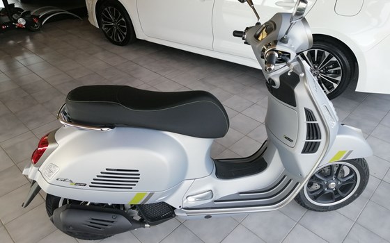 Gebrauchtmotorrad Vespa GTS 300 hpe Super Tech - Bild 3 Gebrauchtmotorrad Vespa GTS 300 hpe Super Tech - Bild 3