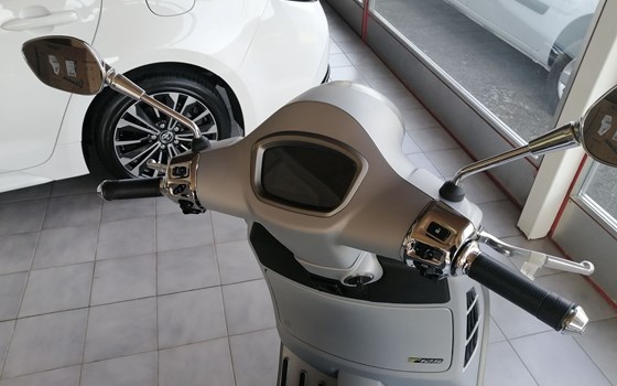 Gebrauchtmotorrad Vespa GTS 300 hpe Super Tech - Bild 4