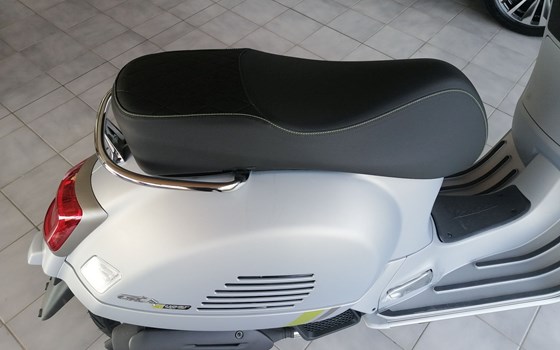 Gebrauchtmotorrad Vespa GTS 300 hpe Super Tech - Bild 6 Gebrauchtmotorrad Vespa GTS 300 hpe Super Tech - Bild 6