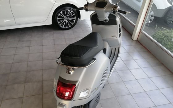 Gebrauchtmotorrad Vespa GTS 300 hpe Super Tech - Bild 7 Gebrauchtmotorrad Vespa GTS 300 hpe Super Tech - Bild 7