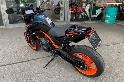 KTM 890 Duke R