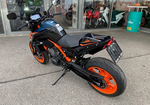 KTM 890 Duke R