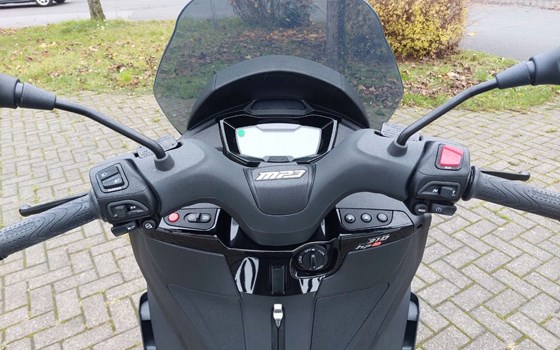 Neufahrzeug Piaggio MP3 310 Sport - Bild 13