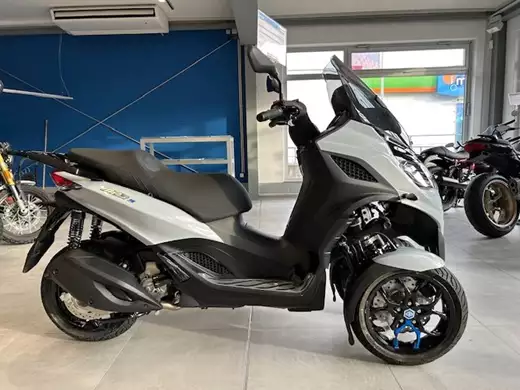 Piaggio MP3 310 Sport<br />Modell 2025!!! Inkl. Topcase + Sport Flyscreen!!!